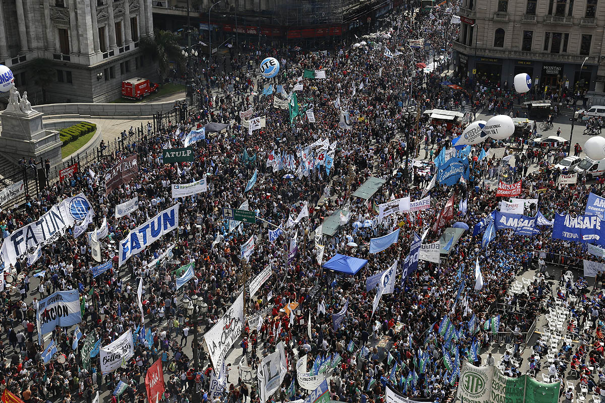 La CGT, las CTA, movimientos sociales y organismos de DDHH marcharán al Senado durante el tratamiento de la Ley Bases