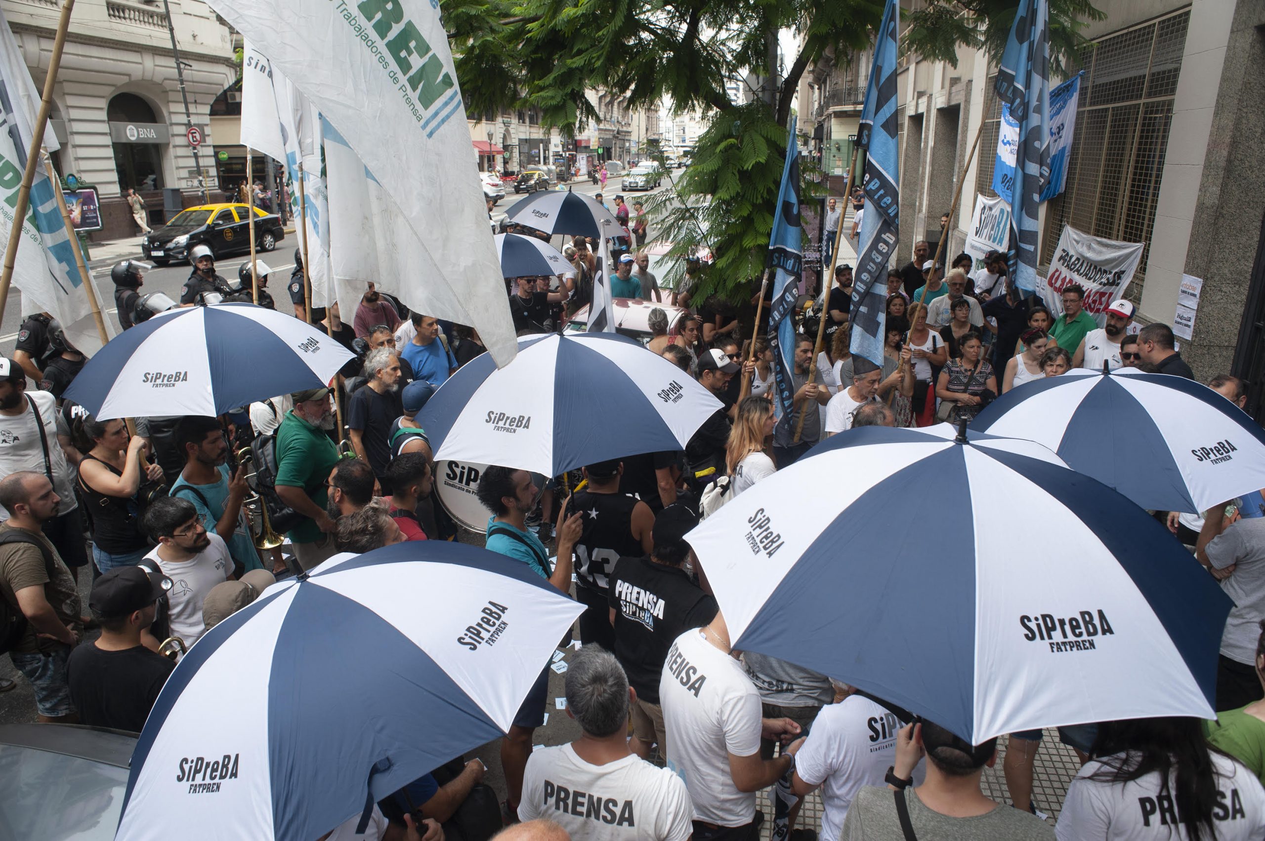 Milei intenta derogar el Estatuto del Periodista y suma otro ataque a la libertad de expresión