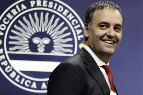 Otra denuncia contra Adorni, ahora por irregularidades en contrataciones y la concesión de Tecnópolis