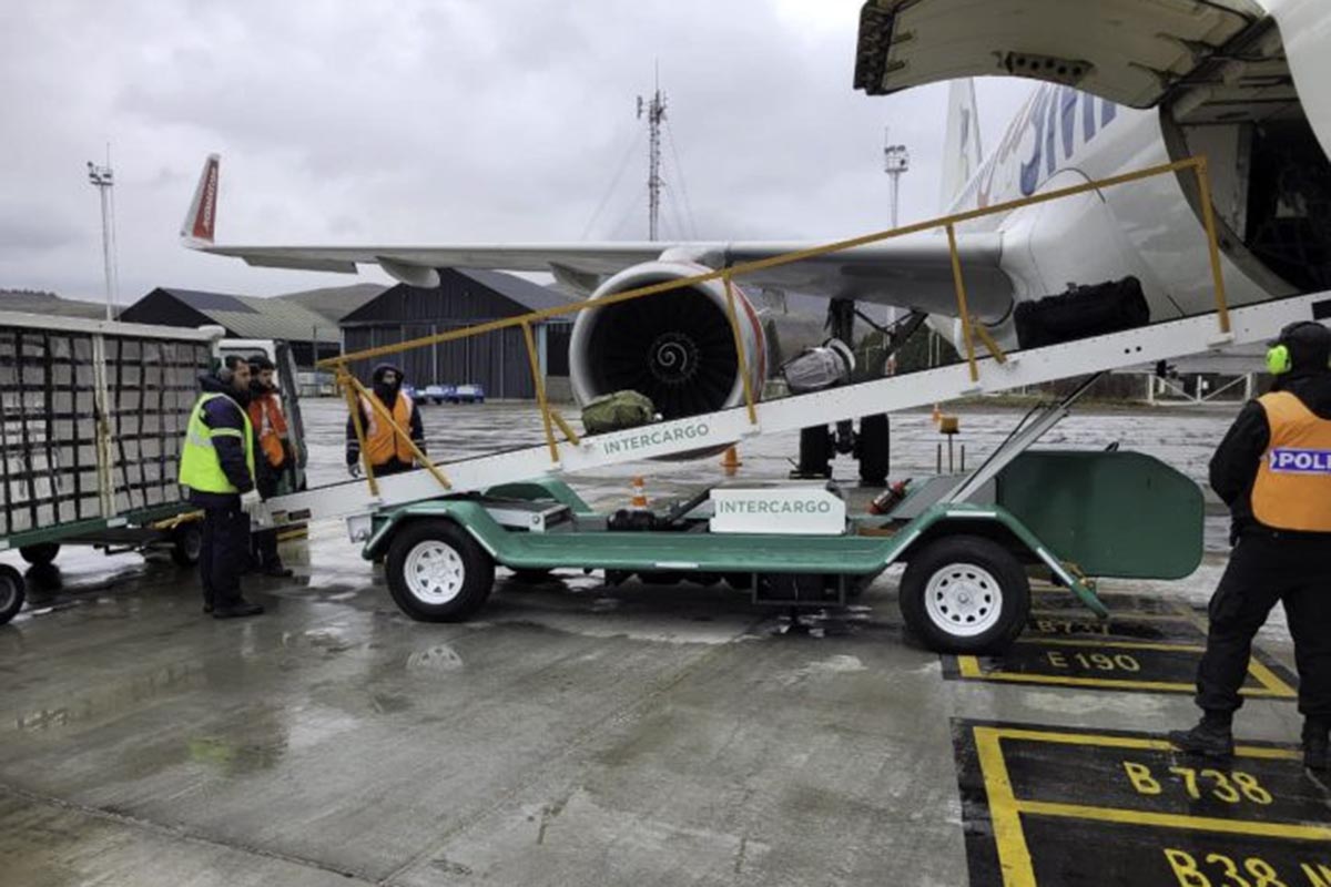 El sindicato aeronáutico denunció penalmente a Milei y a Caputo por la valuación de Intercargo