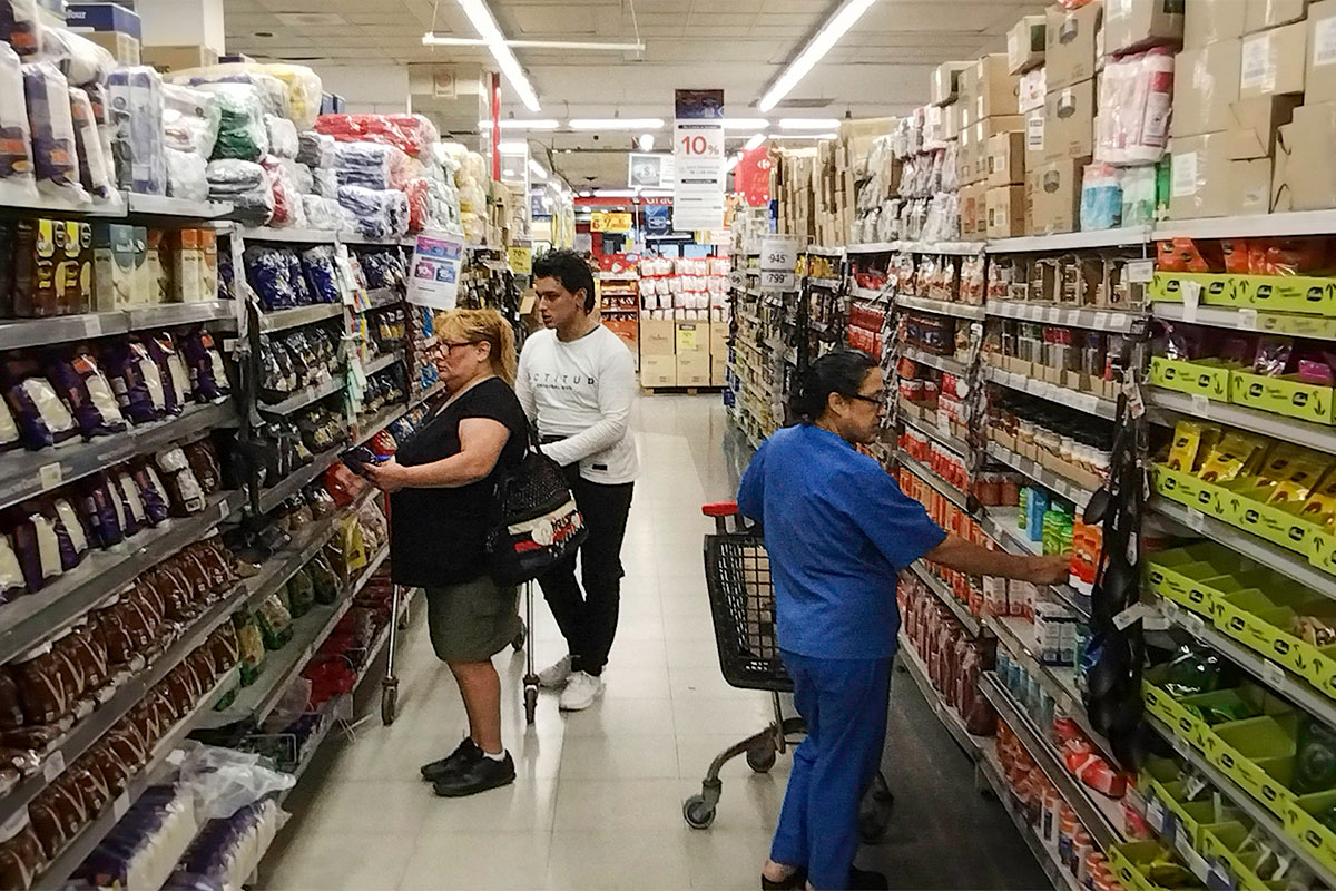 Encuesta: cae la confianza en el gobierno y el 80% dice que no llega a fin de mes