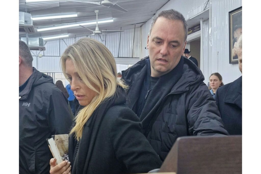 El gobierno, jaqueado en la opinión pública por el affaire Adorni