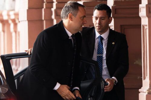 En Comodoro Py no le creen a Adorni y el fiscal pidió su declaración jurada