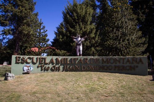 Retiran el nombre Perón de la Escuela Militar de Bariloche