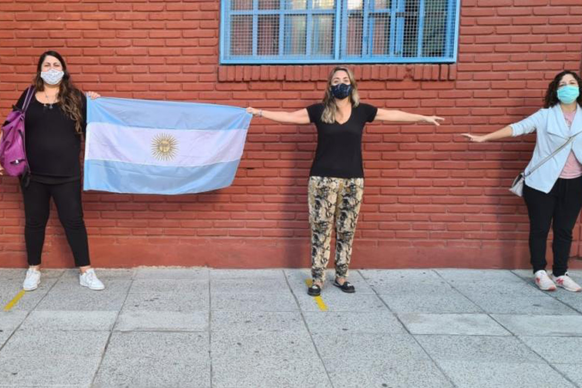 Entre abrazos y amparos: reclamos por la presencialidad en escuelas privadas bonaerenses