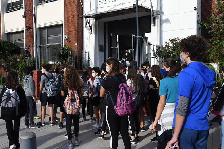 Ningún país dejó las escuelas abiertas con los casos de CABA