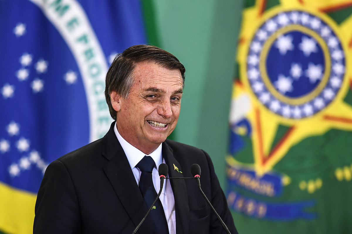 Bolsonaro tuvo que borrar un tuit donde se jactaba de que multinacionales dejan Argentina para irse a Brasil