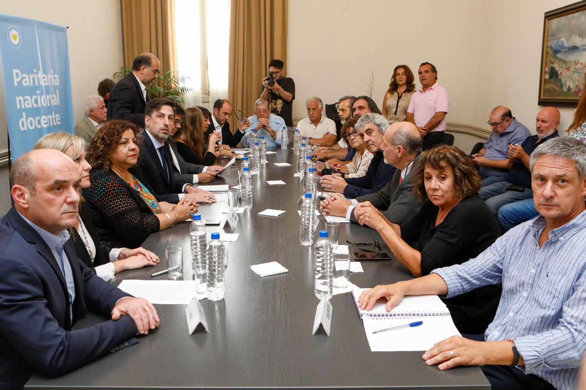 Volvió la paritaria nacional docente, hubo acuerdo y se garantizó el comienzo de las clases