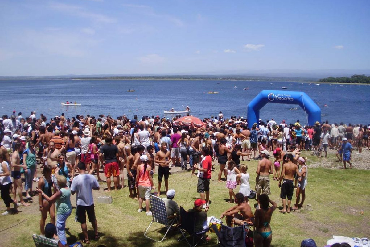 El nado en aguas abiertas, la punta de lanza del turismo en un pueblo cordobés