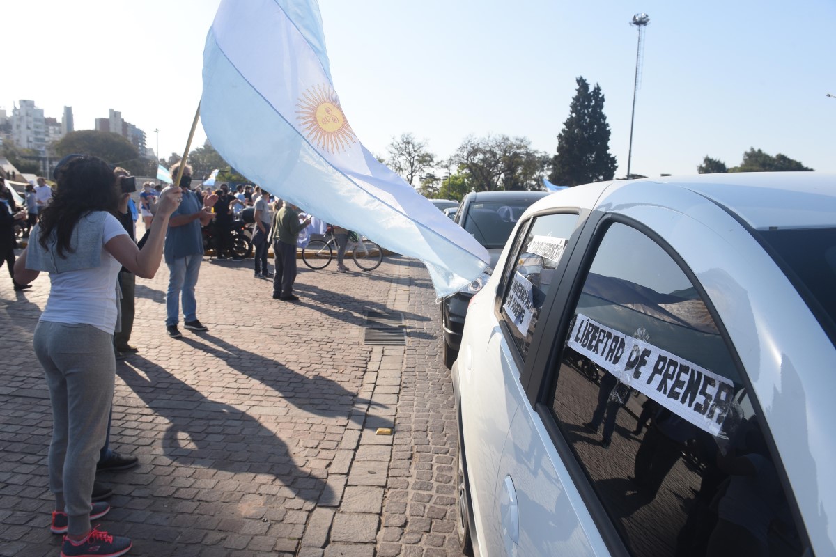 Organizaciones sindicales y sociales privilegian evitar más muertos por Covid antes que volver a la calle