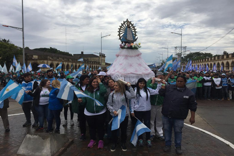 Masiva movilización a Luján