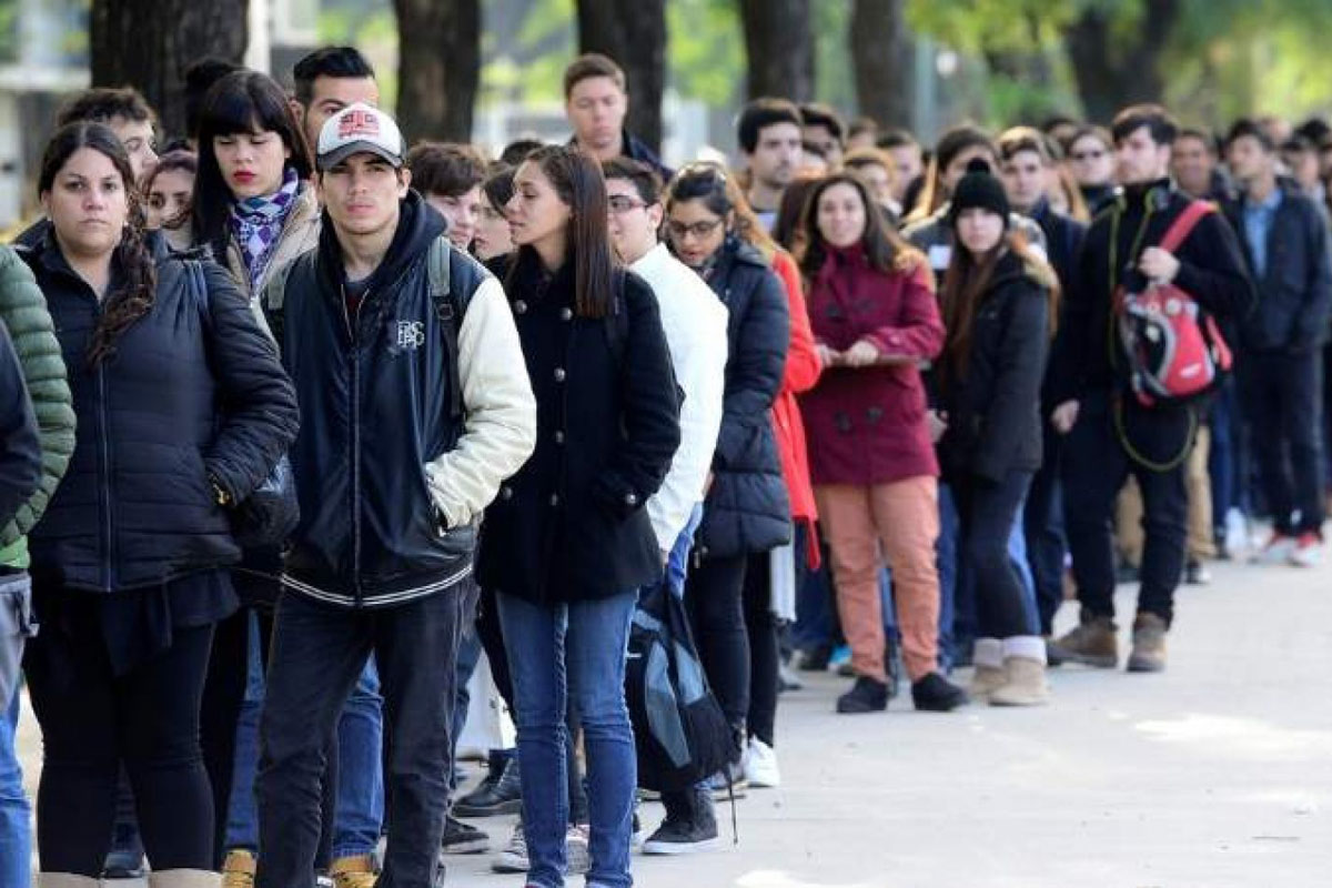 Se perdieron 22.360 puesto de trabajo por mes en el último año