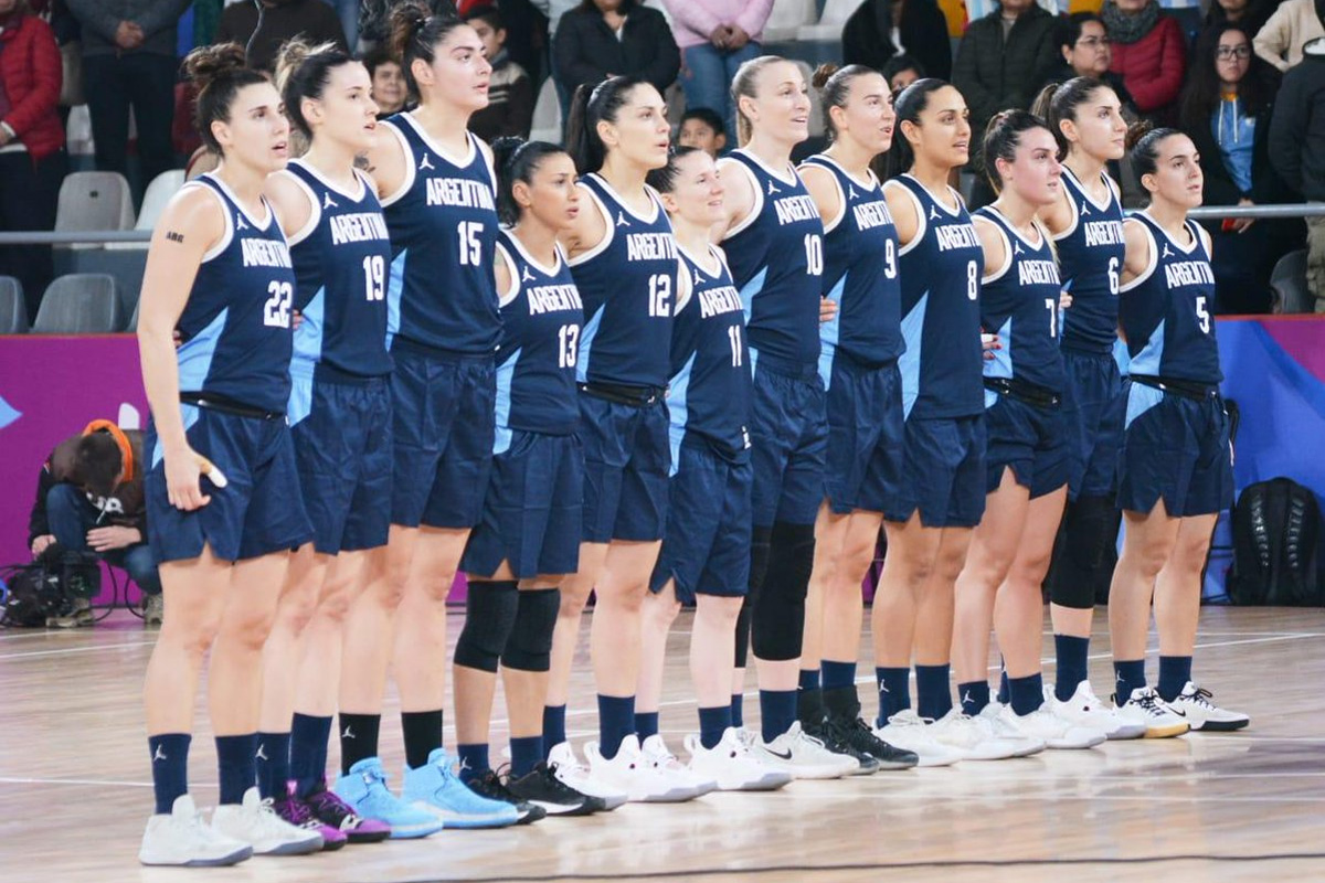 Papelón en los Panamericanos: las chicas del básquet quedaron eliminadas por no tener la ropa para jugar