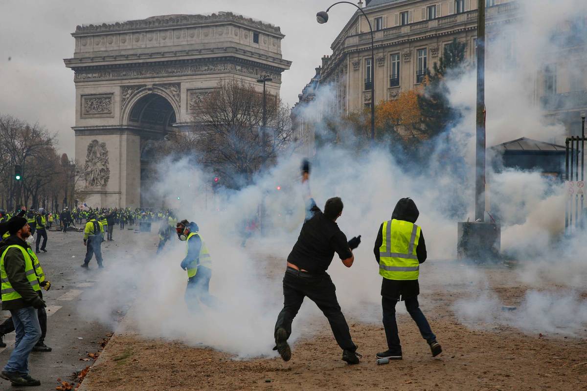 Cerca de 1000 detenidos en las nuevas protestas de los «chalecos amarillos» en Francia