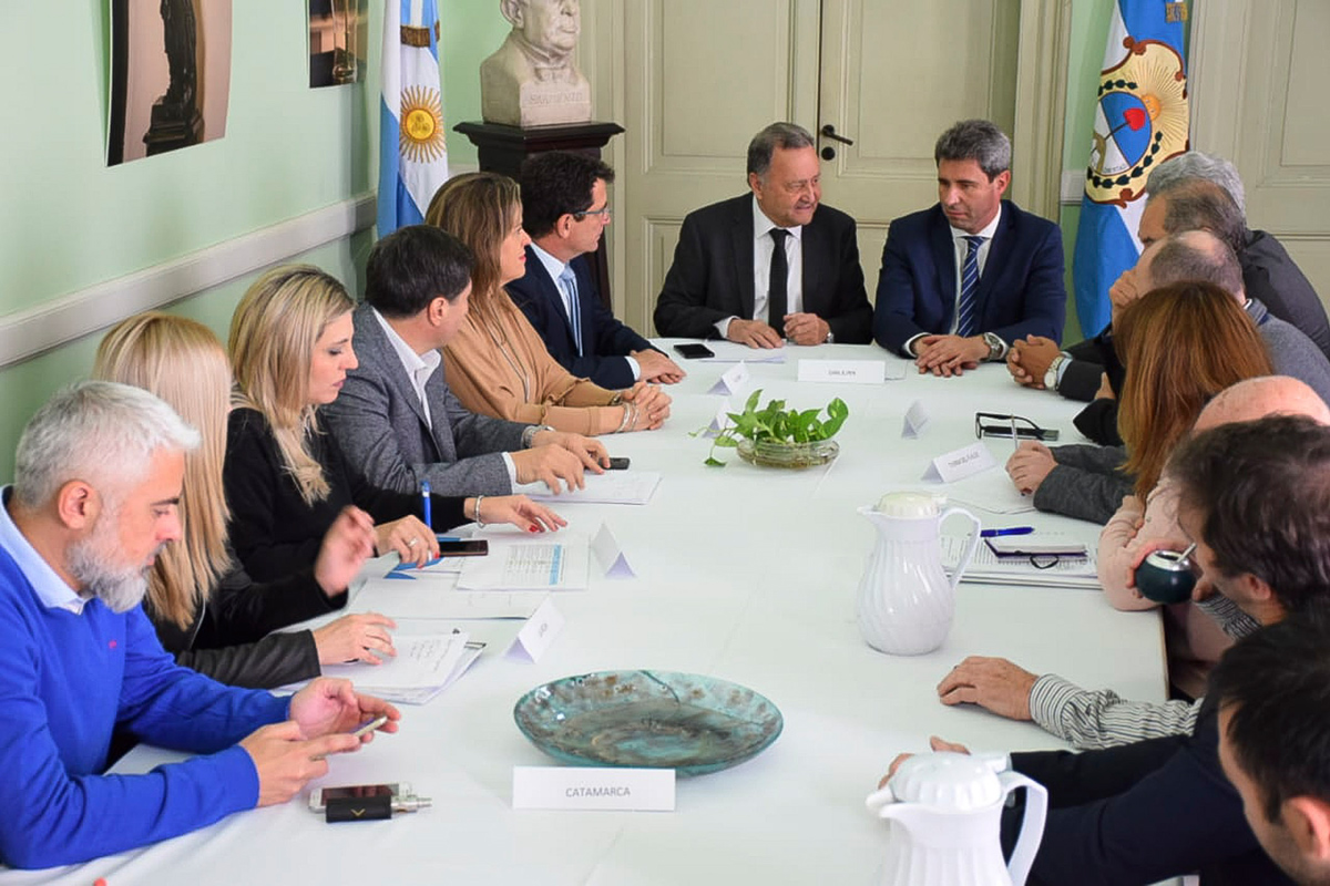 Ocho gobernadores del PJ también reclaman la ley de emergencia alimentaria