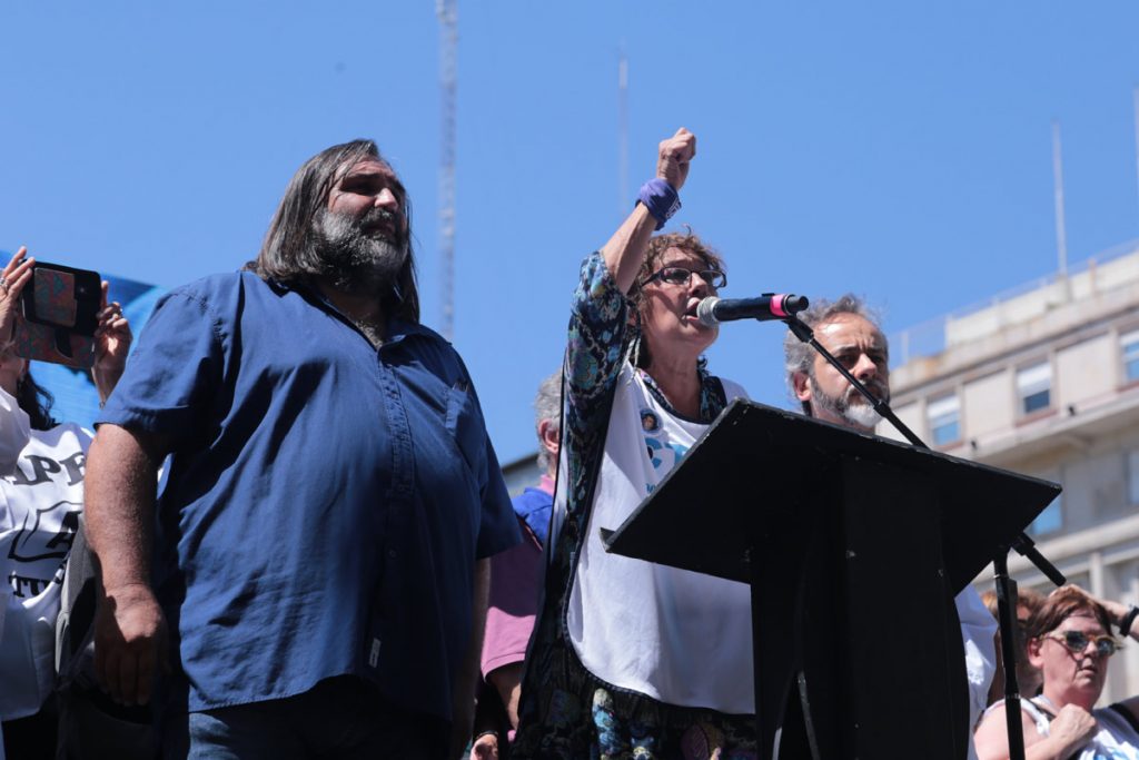 CTERA advierte al Gobierno que sin incentivo docente y paritarias será "imposible" el comienzo de clases 1 CTERA advierte al Gobierno que sin incentivo docente y paritarias será "imposible" el comienzo de clases