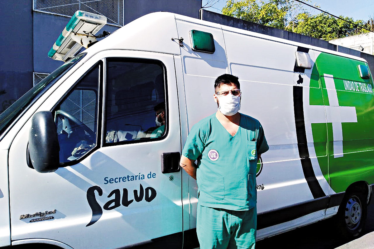 Matías Mosquera, chofer de ambulancia: “Se toman todos los recaudos: sólo nos falta la mochila de los cazafantasmas”