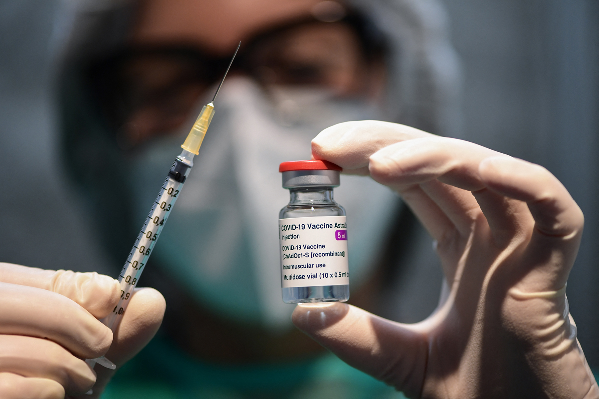 La OMS recomendó seguir usando con normalidad la vacuna de AstraZeneca
