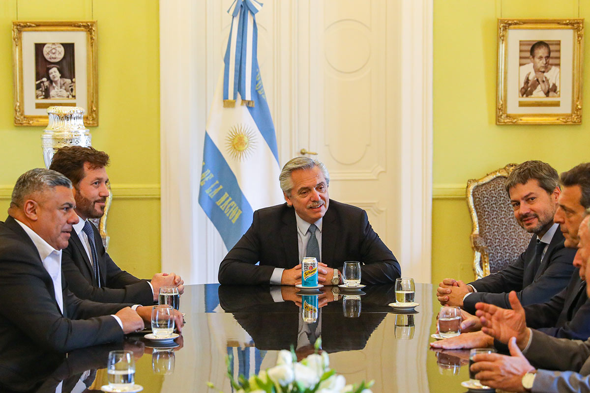 De presidente a presidente: la AFA pidió suspender la suba del «impuesto al fútbol» que le dejó Macri