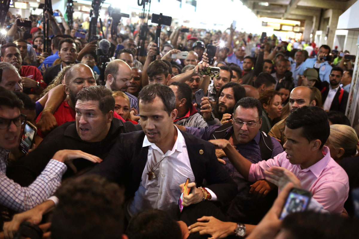 Guaidó enfrenta el desafío de representar al antichavismo con una oposición dividida