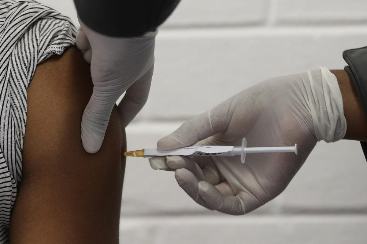 Dos vacunas generaron anticuerpos y una tercera será probada en 5000 brasileños