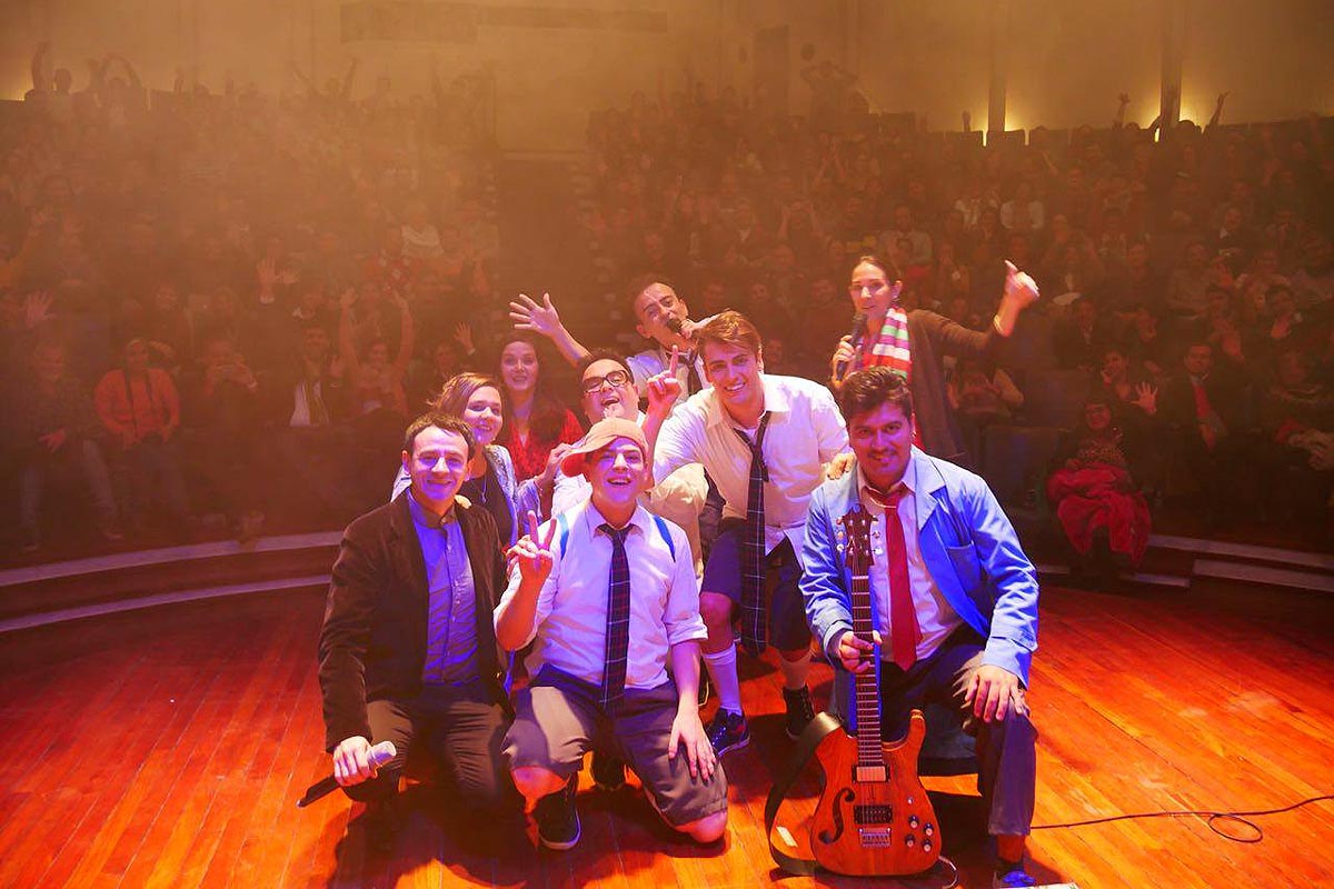 Militantes de la Iglesia agredieron a un elenco tucumano en plena función