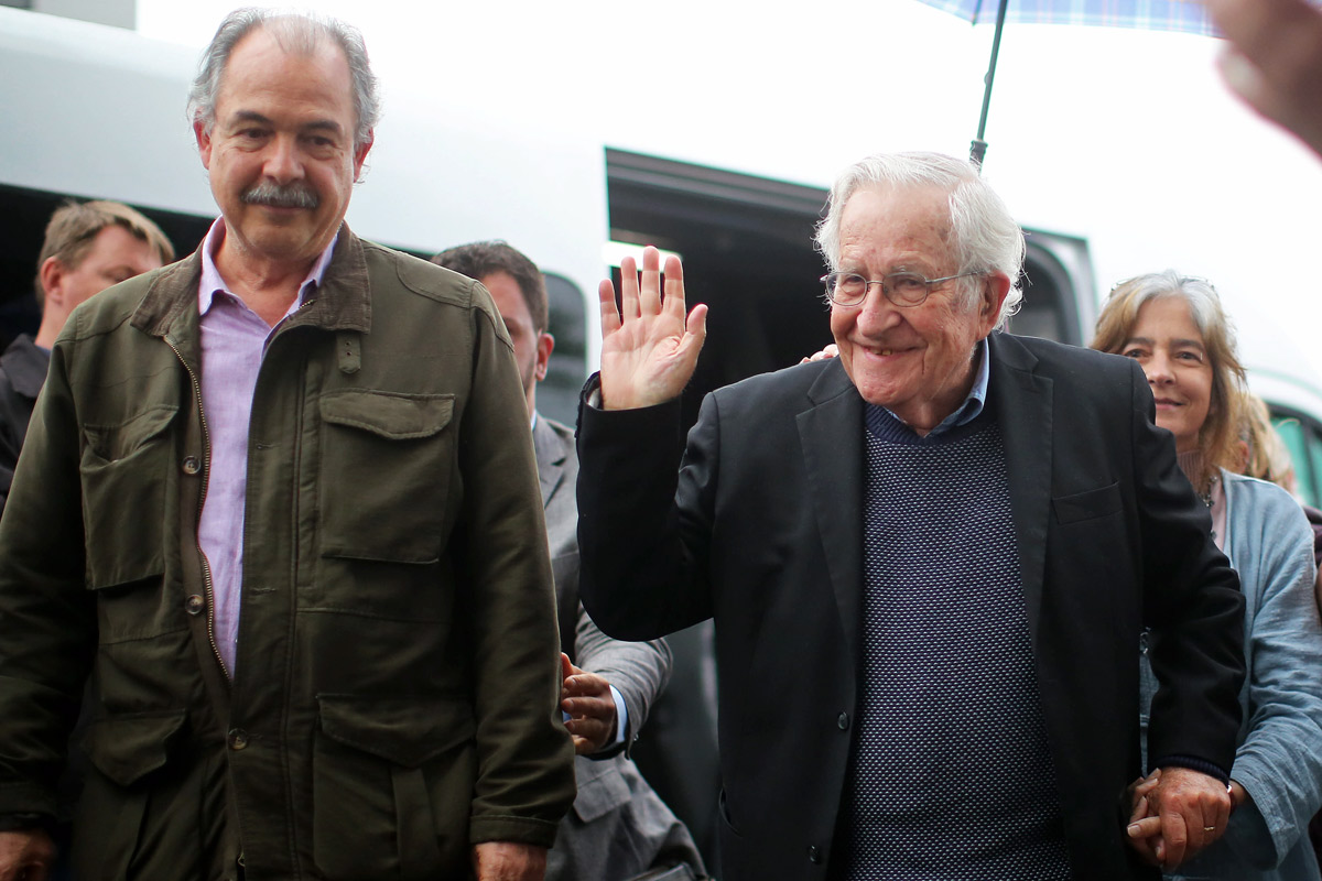 Noam Chomsky: «Lula debería ser el próximo presidente»