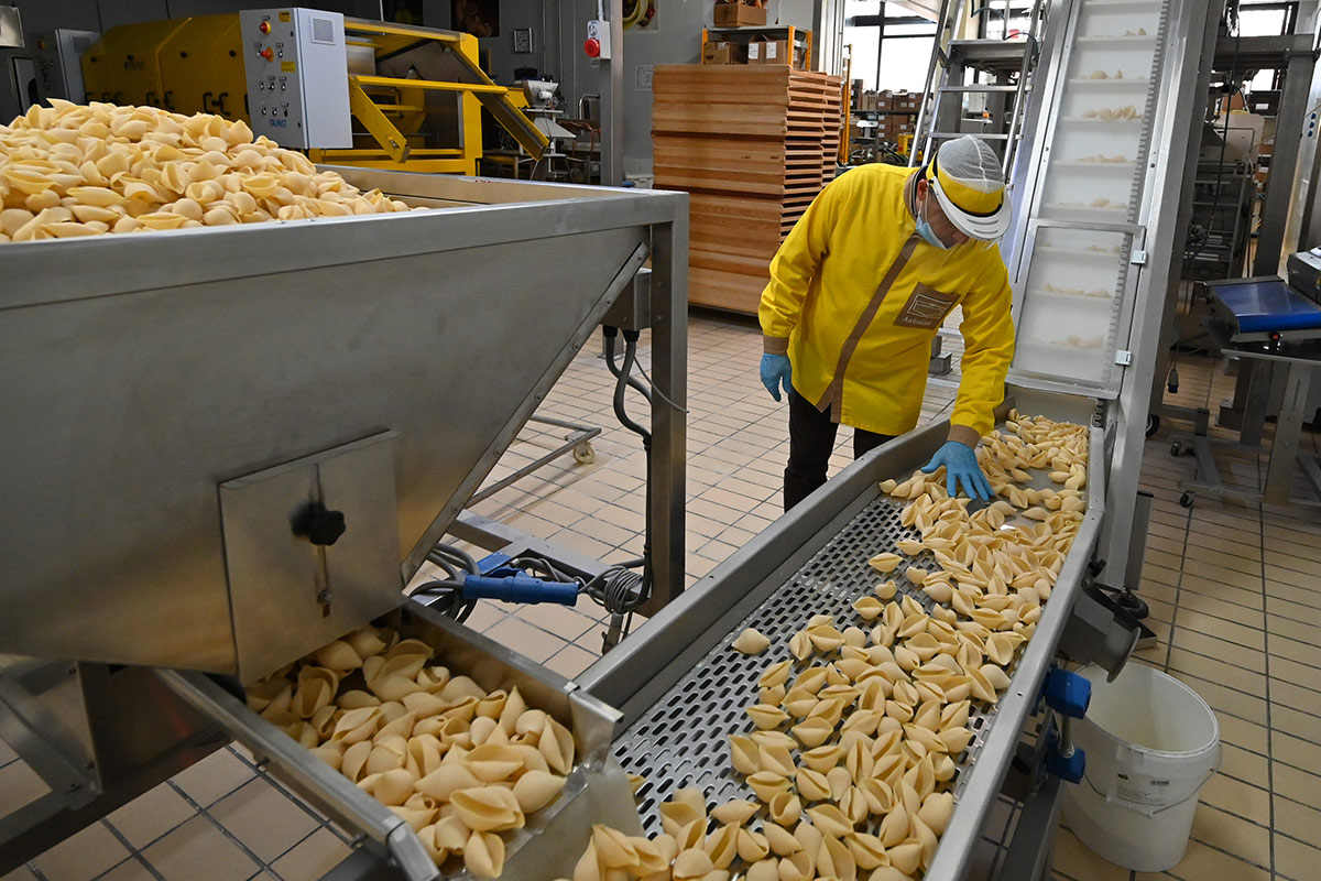 Baja el precio internacional de los alimentos, pero sigue cerca de su tope histórico