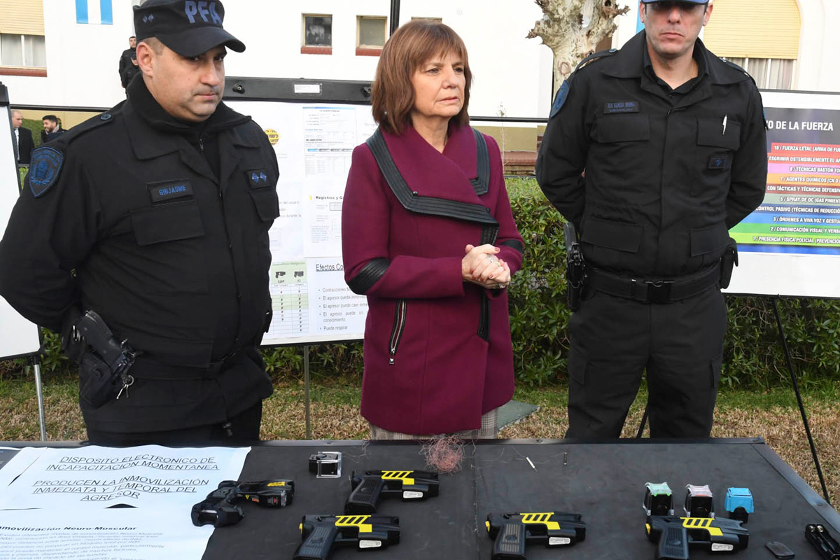 Bullrich saca las Taser a la calle en septiembre