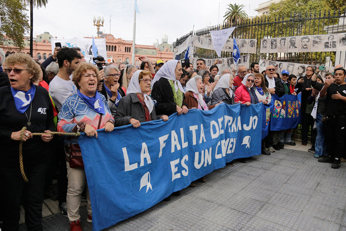 Madres de Plaza de Mayo,  42 años de lucha en la plaza