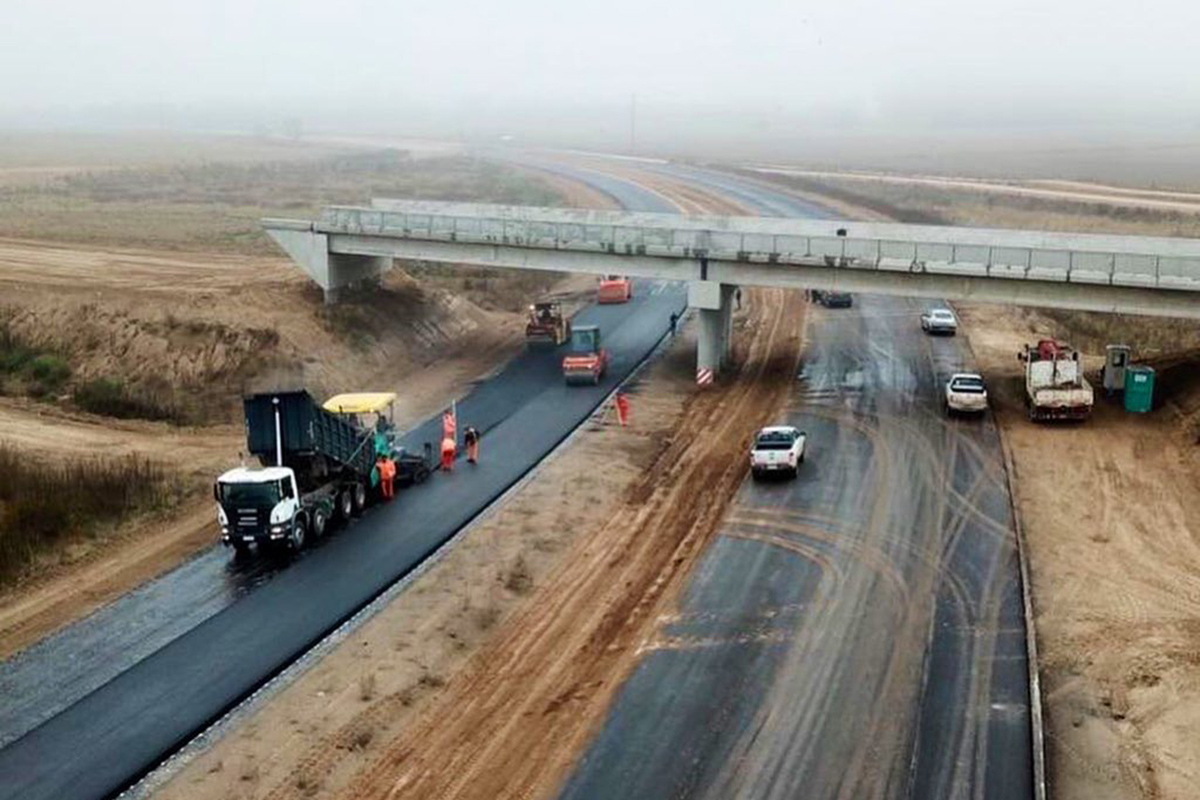 El plan de obras públicas, amenazado por la pelea con el FMI