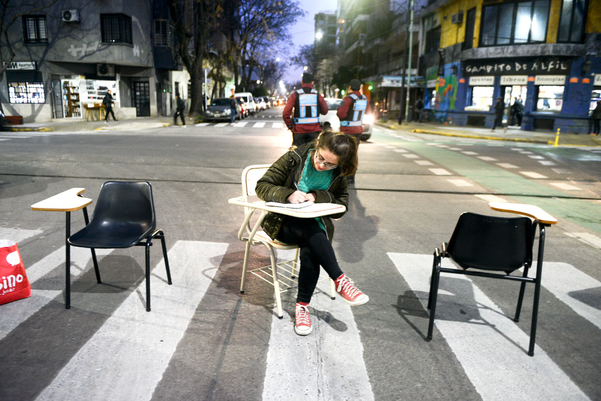 Paro universitario en Argentina: docentes sufren pérdida salarial del 25,1% bajo la presidencia de Milei