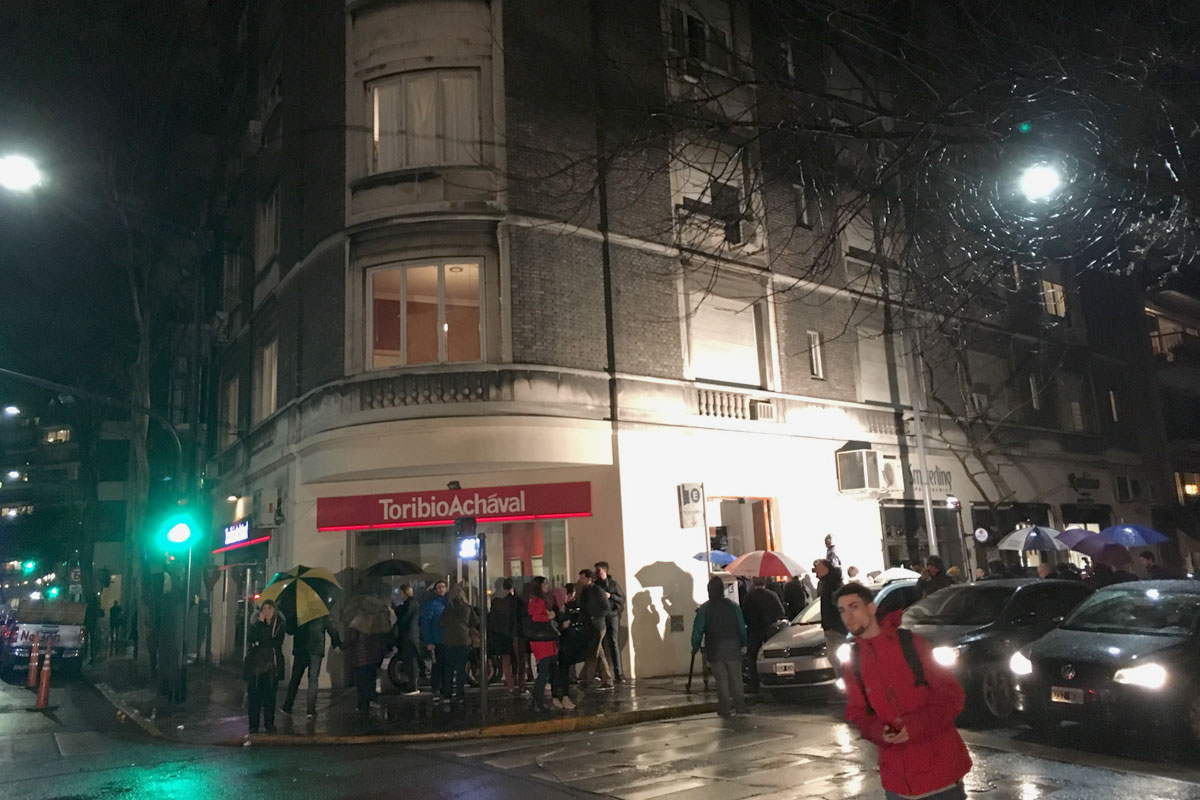 Bonadio ordenó un operativo en el edificio que vive la ex presidenta