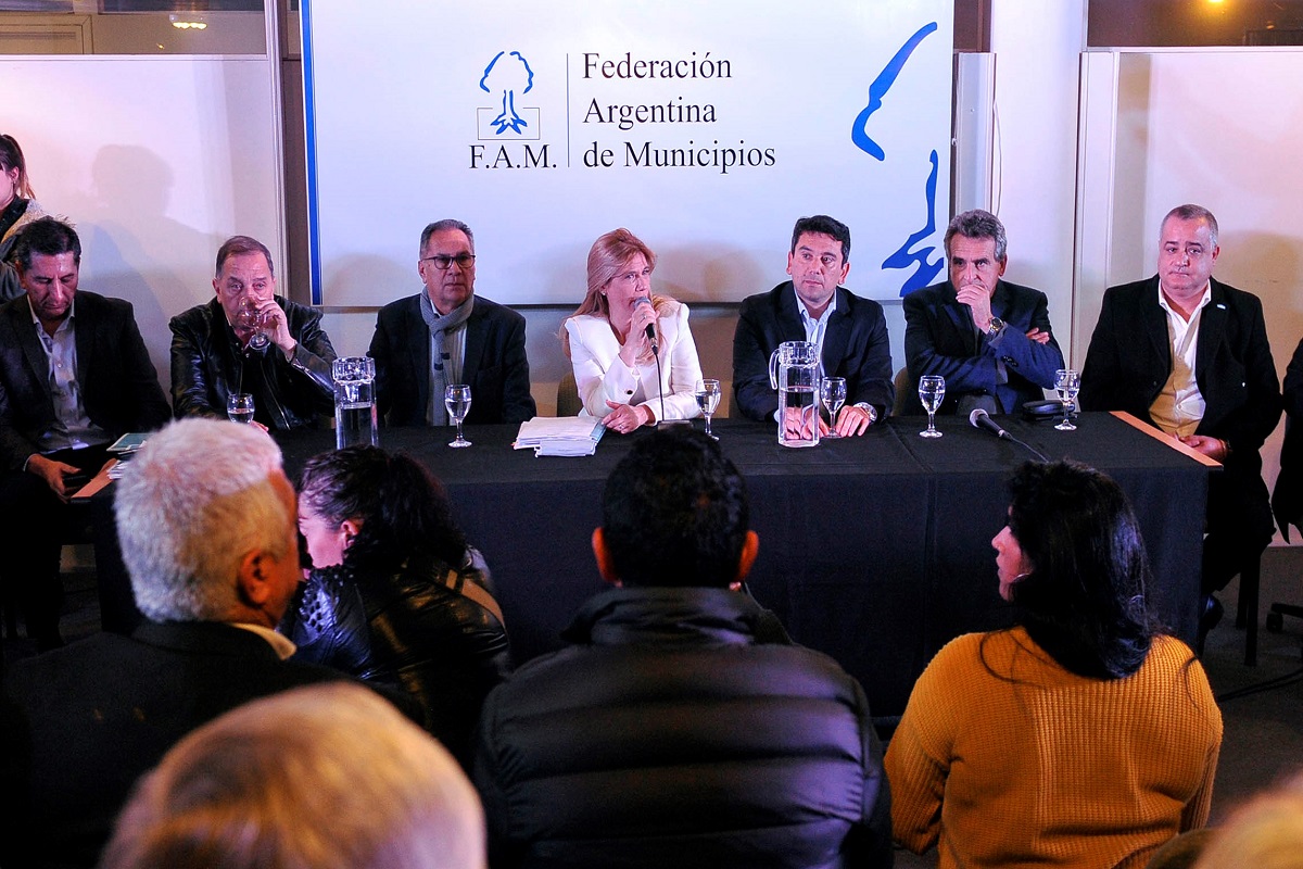 Intendentes reclaman por el fondo sojero en todos los frentes y piden audiencia a Macri