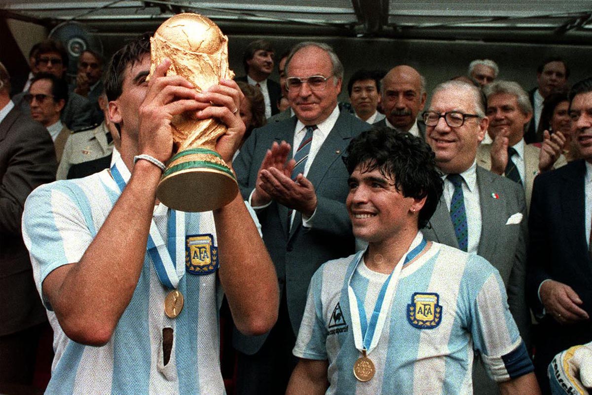 “Te vamos a extrañar mucho, Tata”: el mensaje de Maradona por la muerte de Brown