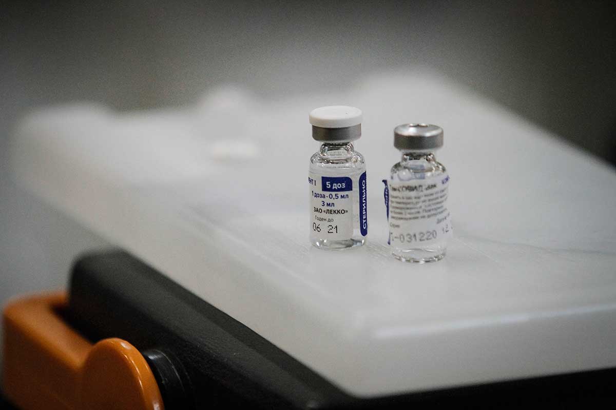 La insólita pulseada por la Sputnik V que genera grietas en toda Europa