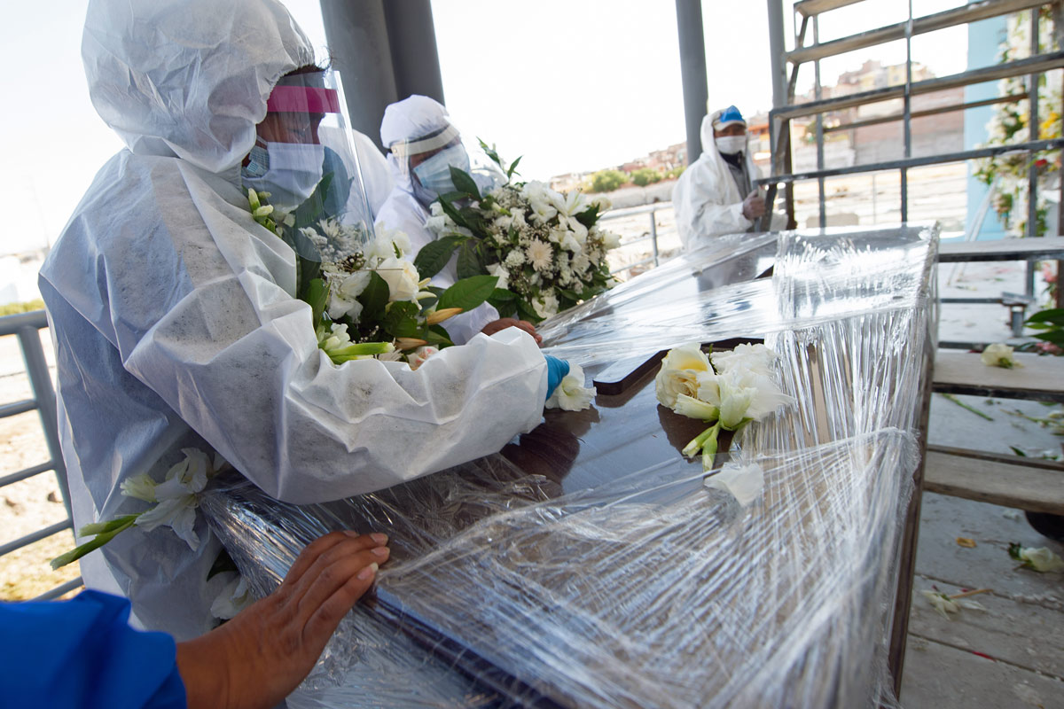 Covid en Perú: el 12% los fallecidos muere en sus casas o en la calle