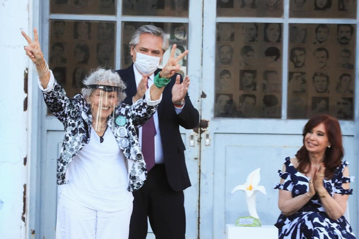Alberto y Cristina volvieron a entregar los premios Azucena Villaflor, tras los cuatro años que fueron suspendidos por Macri
