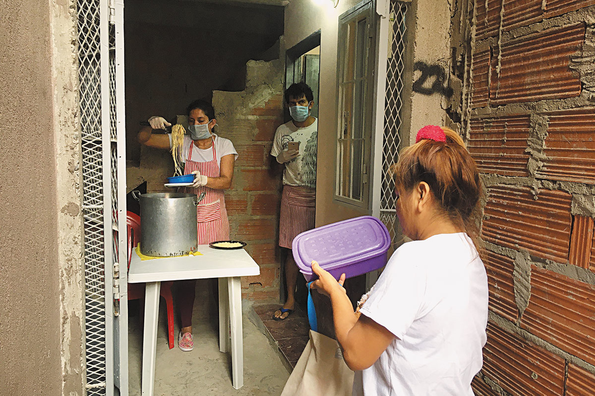 Secuelas de la pandemia: en la mitad de los hogares bajó el ingreso y se redujo el consumo