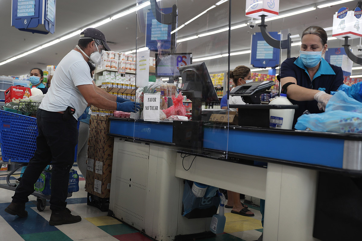Supermercados vendieron un 5,2% más pero gastaron 10% menos en salarios