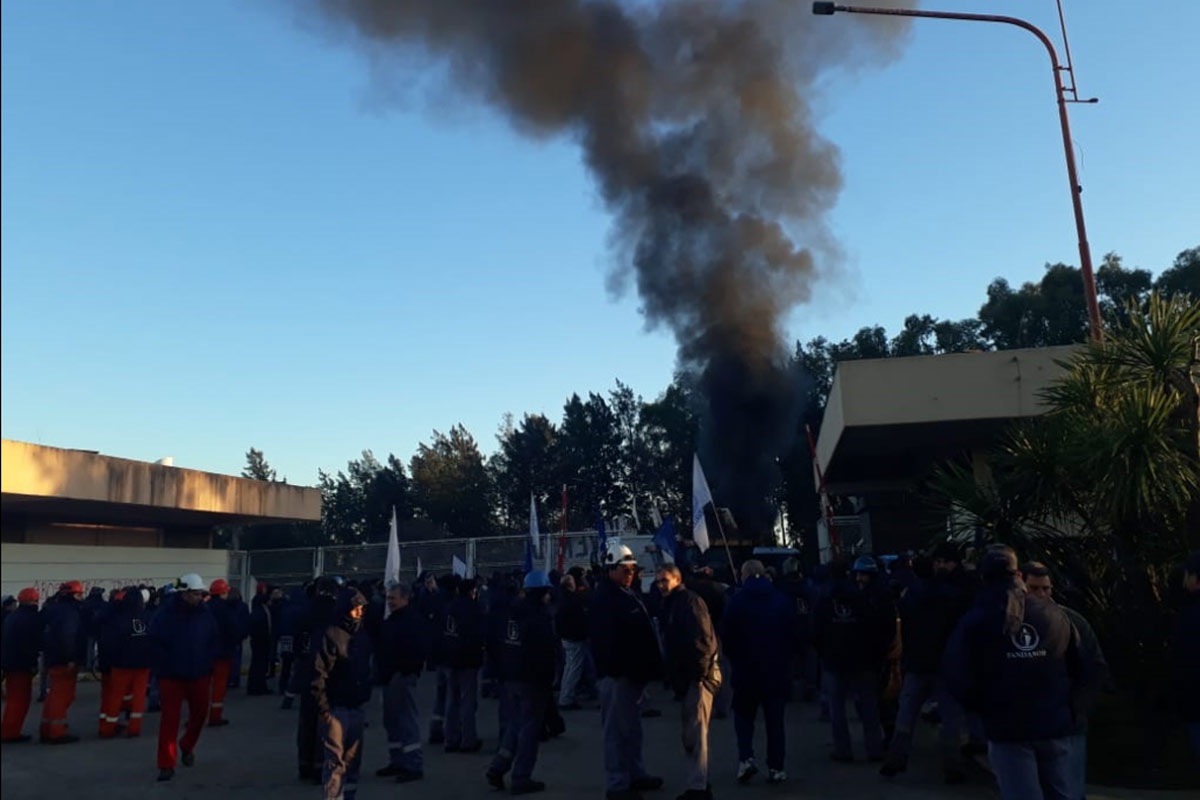 Paro y protestas por despidos en el astillero estatal Tandanor