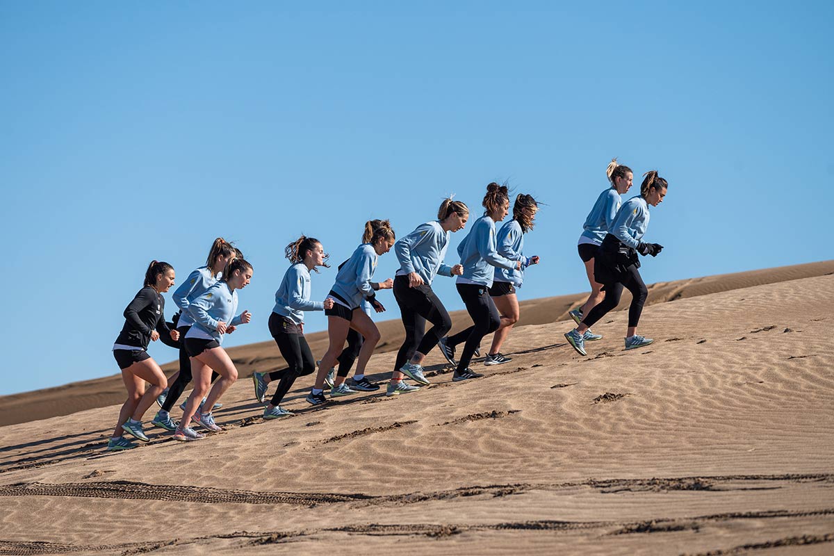 Médanos, burbuja y hockey: cómo es la pretemporada de Las Leonas en Pinamar