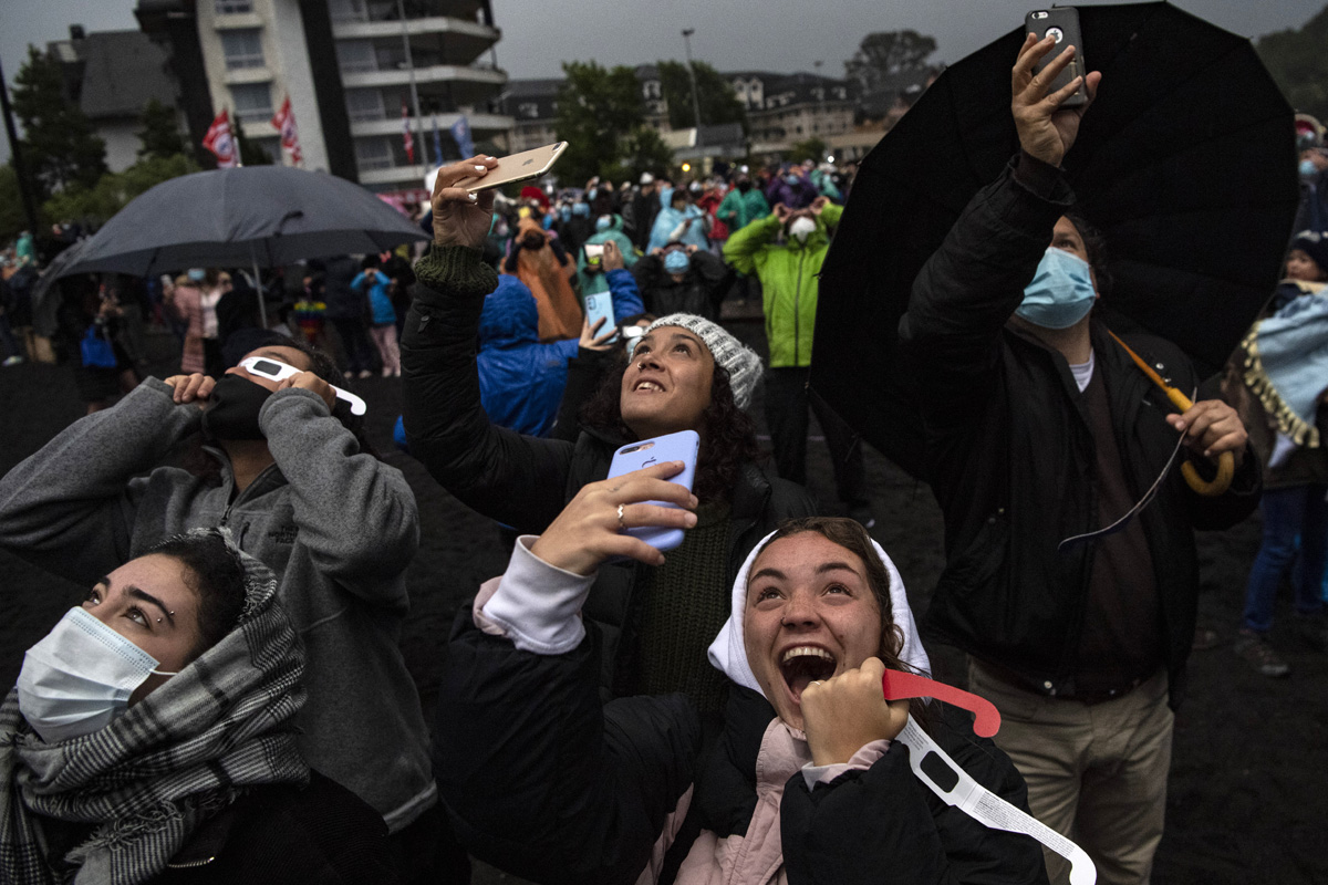 Pasó el eclipse total de Sol con imágenes únicas