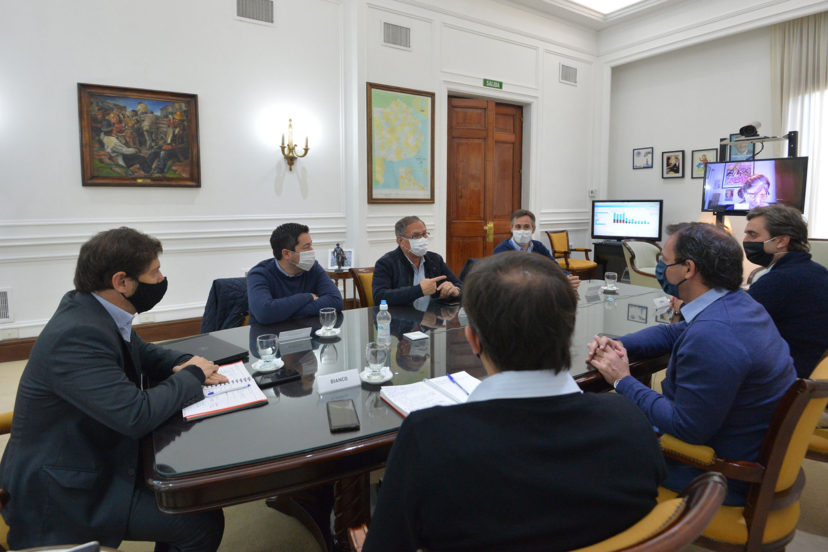 Kicillof se reunió con intendentes de algunos municipios para analizar la situación económica