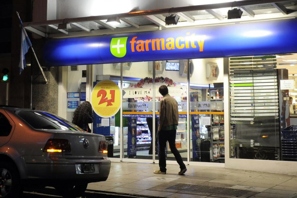 Farmacéuticos se movilizan al palacio de Justicia, en contra de Farmacity