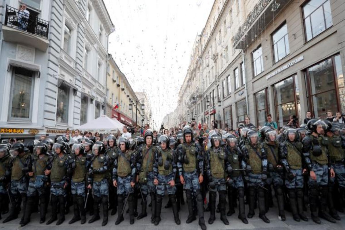 Multitudinaria marcha en Moscú por elecciones transparentes