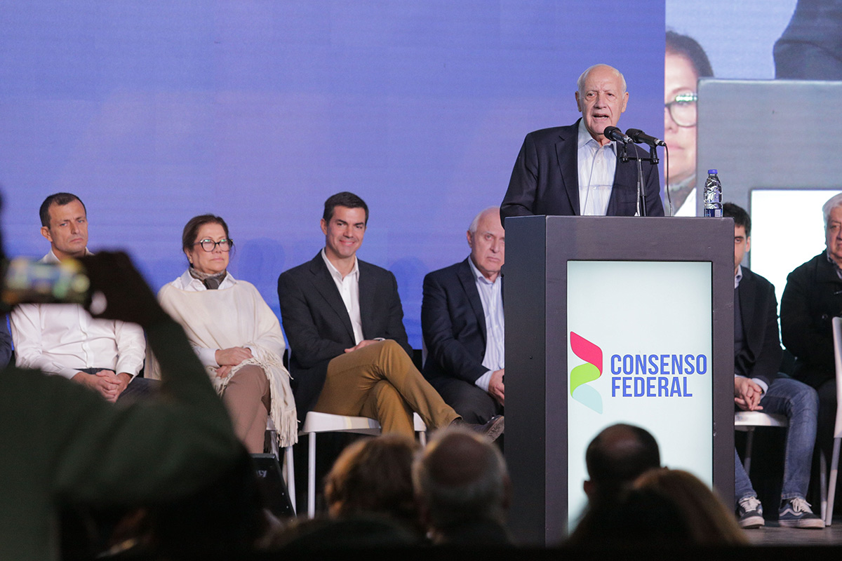 Lavagna cerró su campaña con un discurso antigrieta y apostó a la ratificación de su espacio el domingo