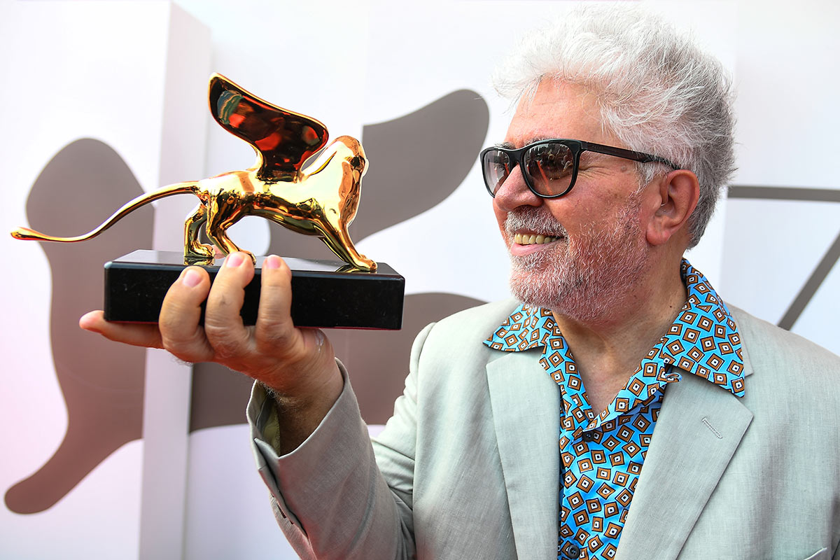 Festival de Venecia: Pedro Almodóvar recibió el León de Oro a la trayectoria