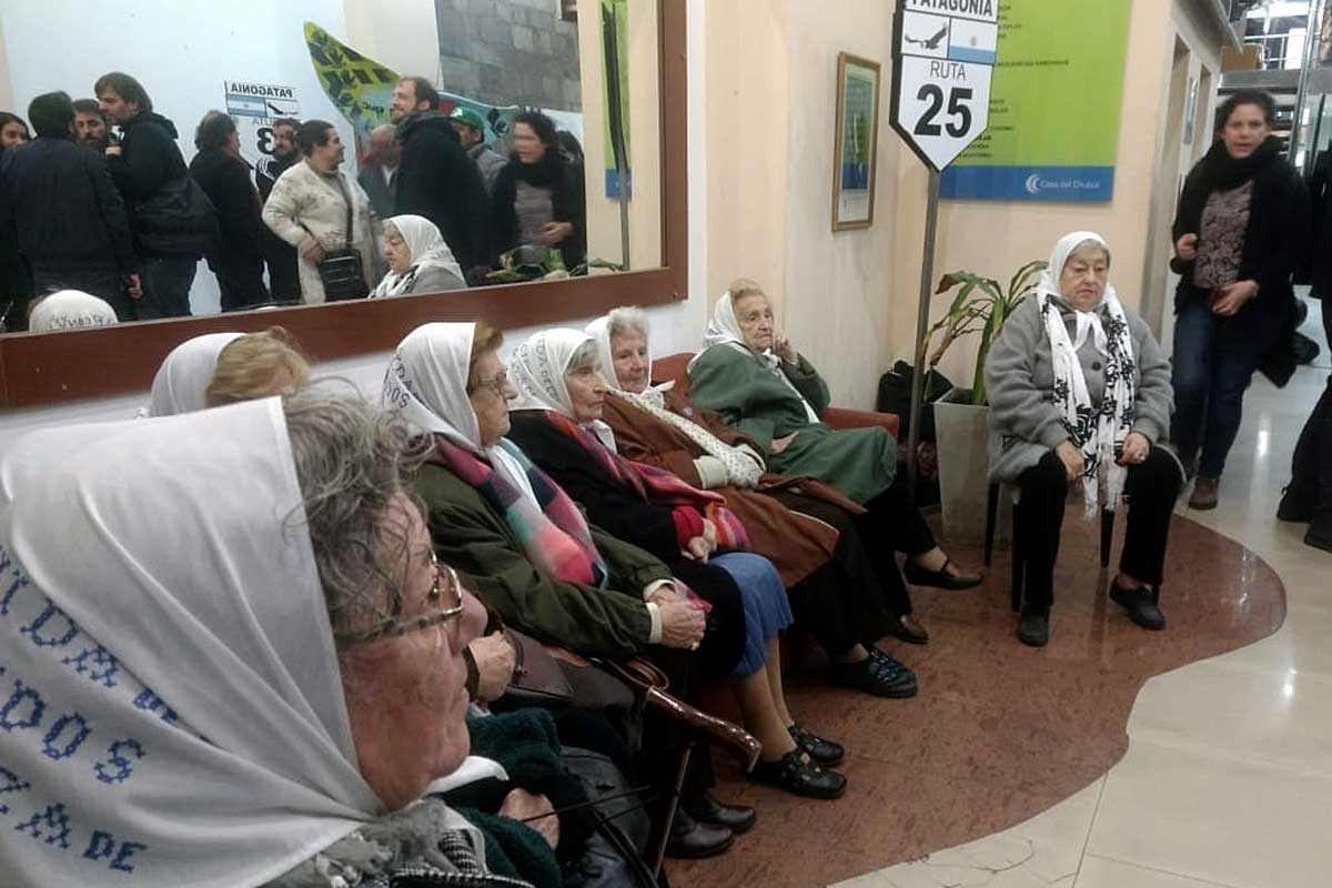 Madres de Plaza de Mayo reclamó en la Casa de Chubut por Jones Huala