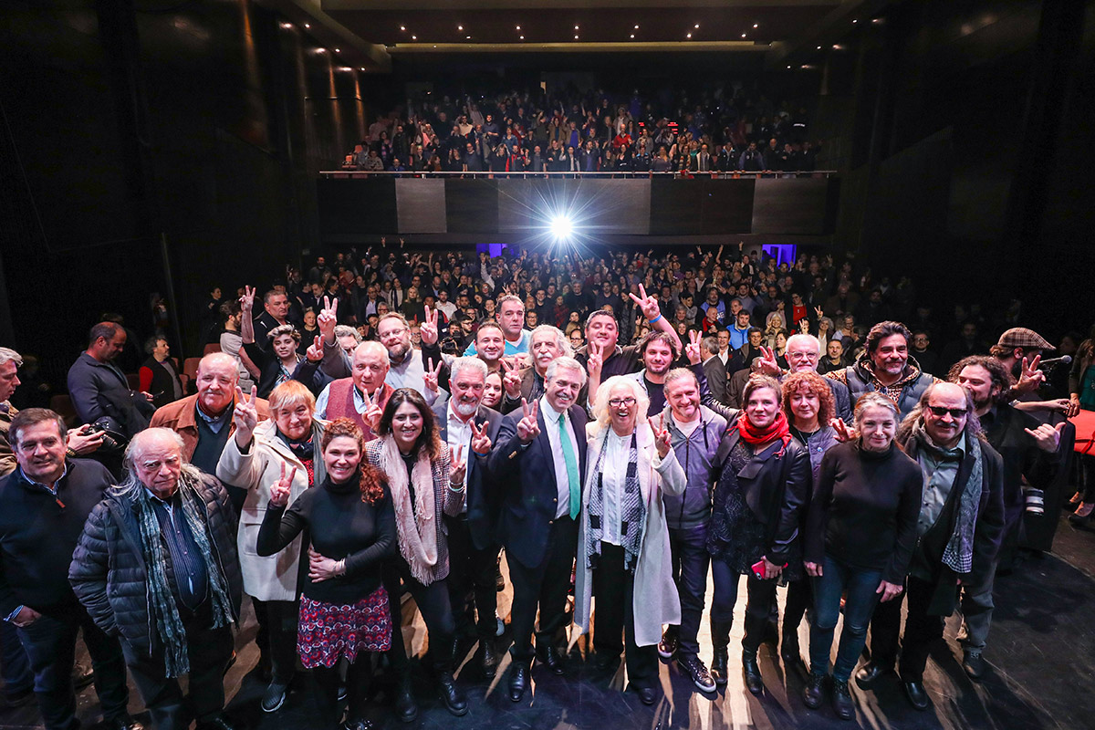 Fernández se reunió con personalidades de la cultura